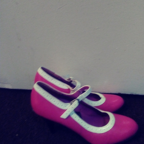 Shows - Picture 2 of 4